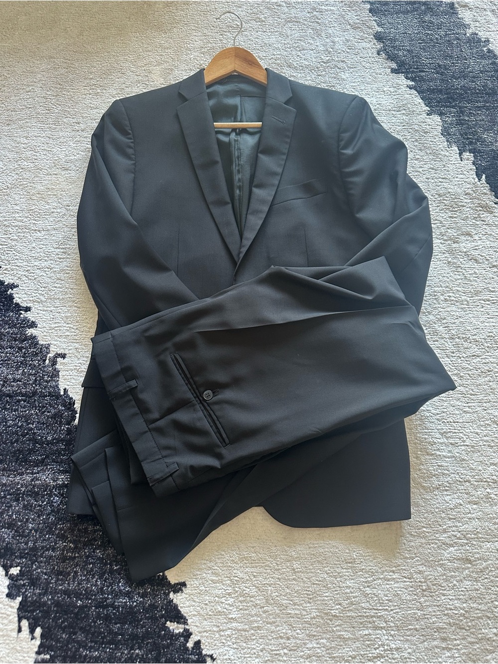 J.Lindeberg Black Suit – Modern Tailored Fit